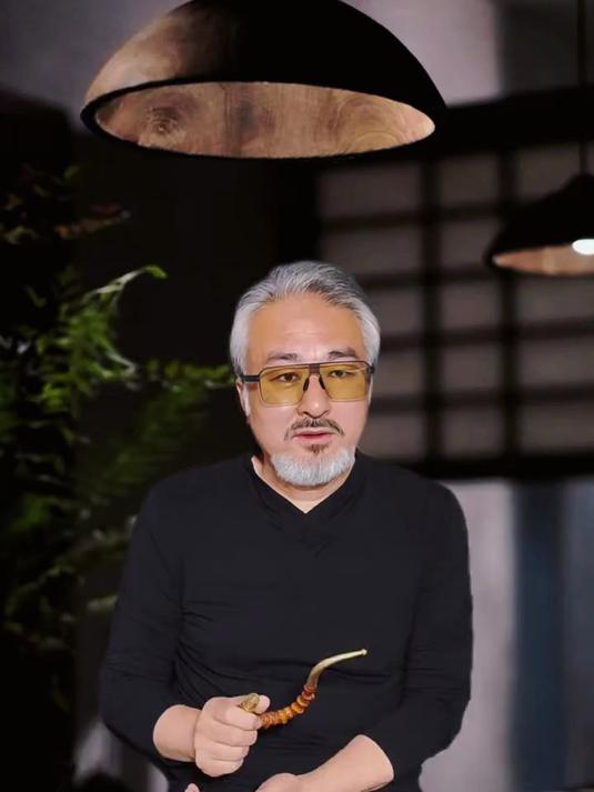 扬州炒饭 颗分明的米粒裹着金黄蛋液,火腿丁与青豆在舌尖