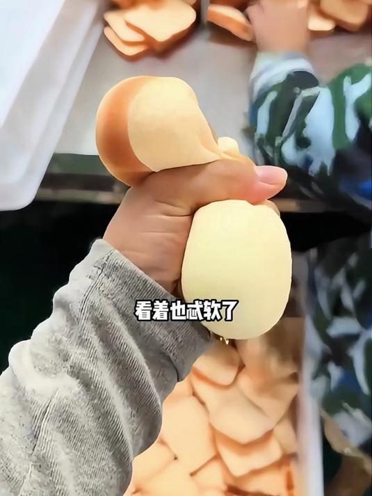 原来夹心面包是这样生产的!