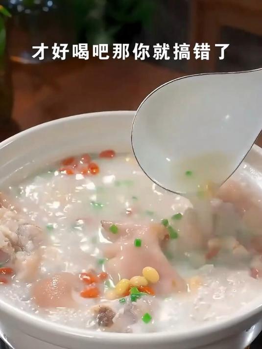 鲜美好喝的黄豆炖猪脚