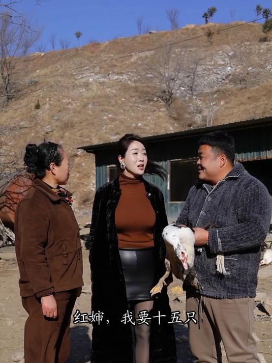 酱板鸭是一道纯正的美食,每一只板鸭都是经历几天的时间风干而成