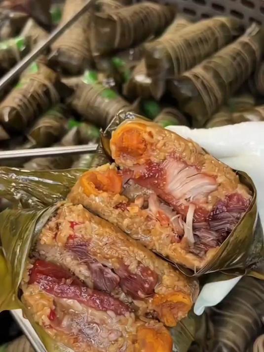 北纬 30° 糯米 + 农家土猪肉,这才是大肉粽的正宗打开方式!