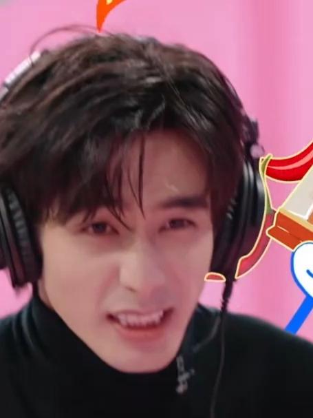 辣条的辣已猜对,宋威龙就摆出妖娆的舞姿描述条,真的好会形容啊