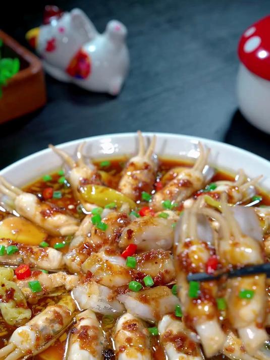 这是最近网上很火的蛏子新吃法