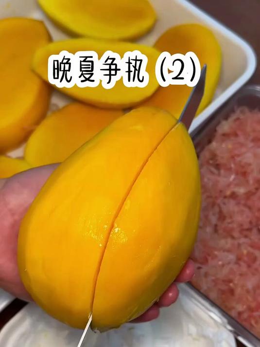 我从垃圾桶里检剩饭时，一行弹幕飘过