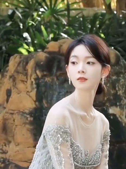 陈瑶白色公主裙造型大片 陈瑶 共赴一场海边之约吧~好像刚上岸长出双脚的小美人鱼公主盛世美颜