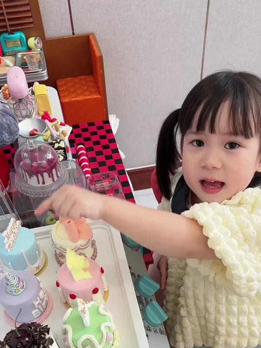 来买蛋糕遇到了一位刚上岗的裱花师～