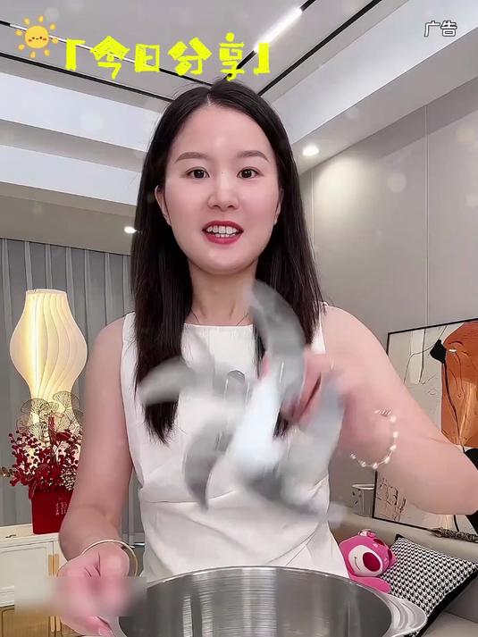 绞肉机不仅能绞肉,还能绞菜做果汁,一个东西多种用途