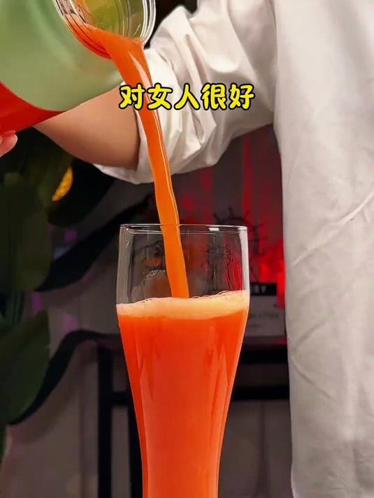 这款便携式榨汁杯真的太方便了,冰沙水果蔬菜都能榨!