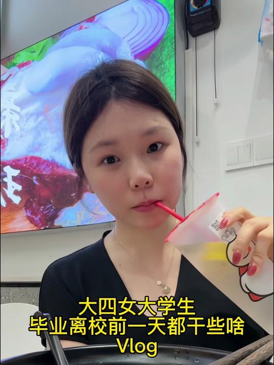 麻辣烫里大家最爱吃什么,我先来:鱼籽福袋、生菜、豆芽
