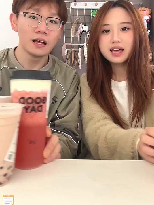 草莓奶茶盲测！五款热门奶茶大pk！谁输了……情侣日常