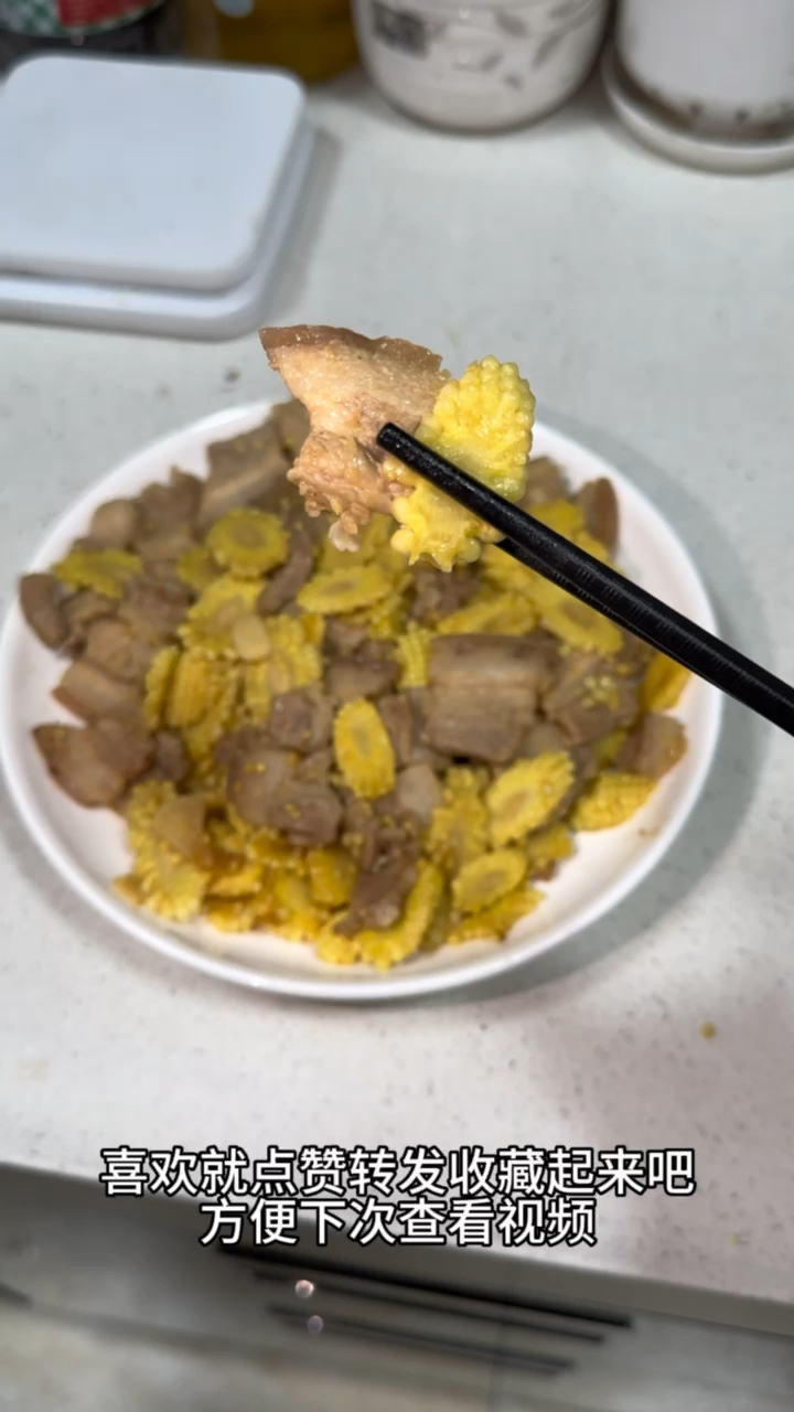 这个玉米笋炒肉火了很久,我才第一次吃,还是这个做法好吃又解馋,上桌就光盘