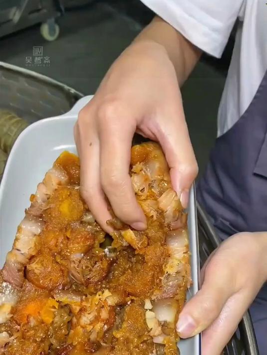 别挑啦,这大肉粽,满满大肉块,吃着超满足!?