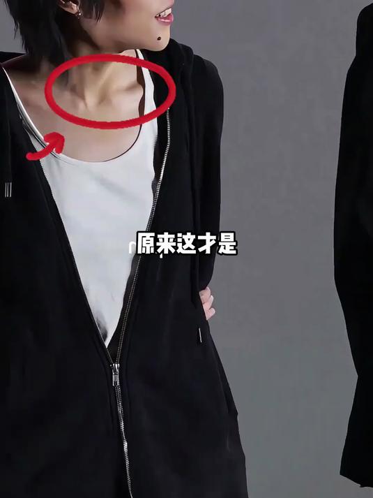 为何窦靖童下巴上的“虾线”消失了？本以为是叛逆期过了，了解后才懂姐妹情深的含金量