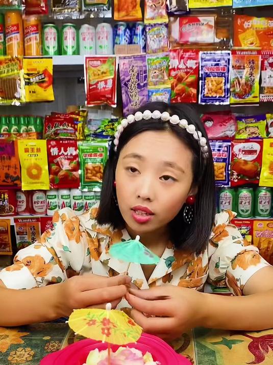 小时候吃过5毛一个的小蛋糕孩子都会打酱油了吧