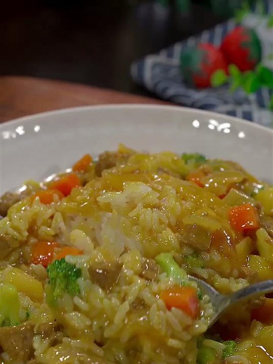 我每周都会给它做两次这个咖喱牛肉饭