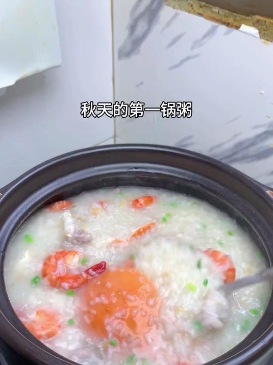 在家就能做的砂锅海鲜粥,鲜美无比,全家都爱喝