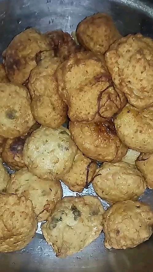 家常菜油炸鱼丸耶