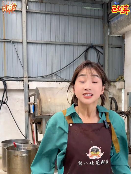 给大家介绍一下我们真正农家榨油坊压榨出来的纯菜籽油
