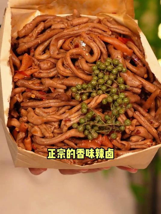湖南的香辣鸭脆肠真的好吃，Q弹脆爽有嚼劲，香香辣辣的追剧下酒