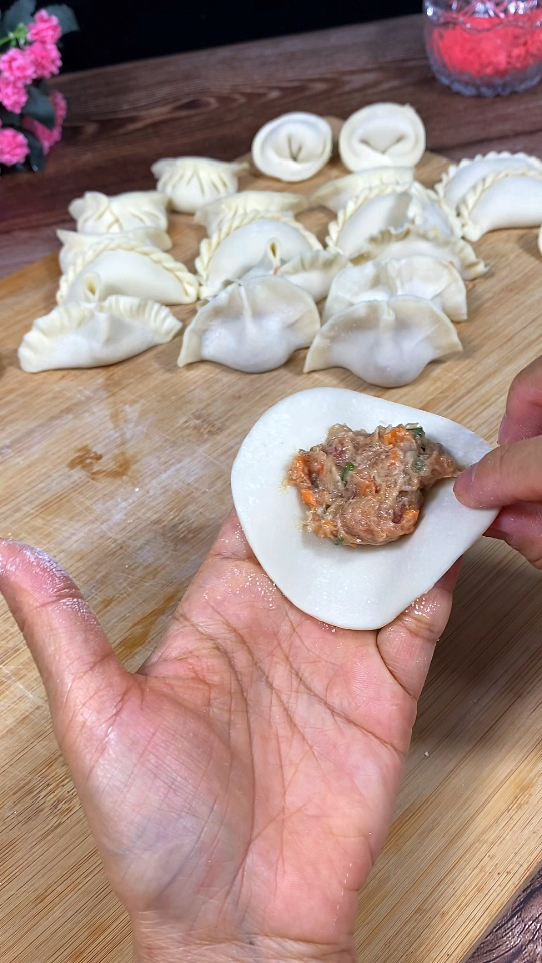 金元宝饺子的包法