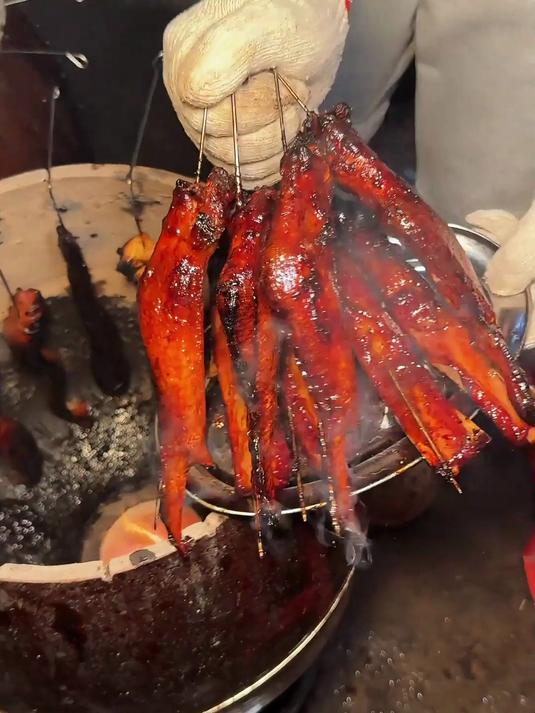 藏在顺德巷子里的广式瓦罐吊烧鸡翅，香迷糊了！