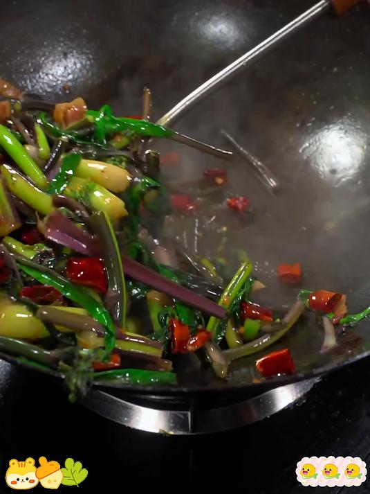 特产红菜苔吃起来鲜甜脆嫩质感脆爽