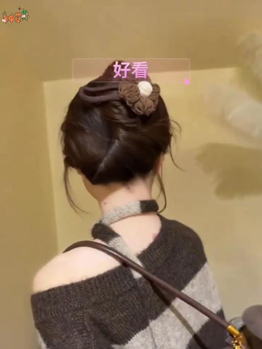 鸭嘴夹配丸子头,谁戴谁是氛围感女神