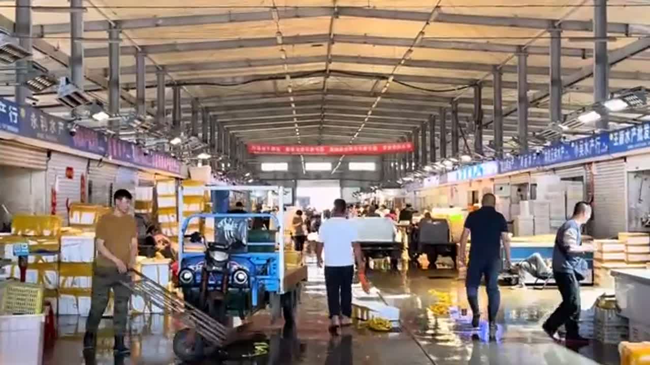 月12日，大连海鲜批发市场
