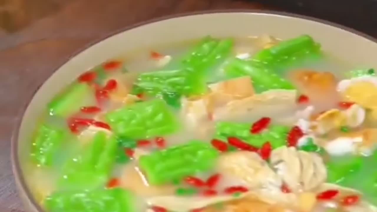 月子餐：鲜美滋补的苦瓜虾皮鸡蛋汤营养好喝又简单快起来做给