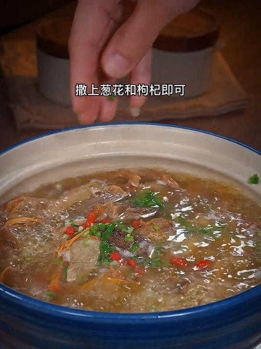 冬天气温低可以多炖鸽子汤