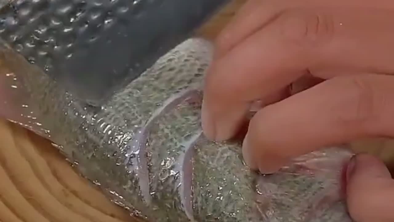 快来试试这蒜香鲈鱼