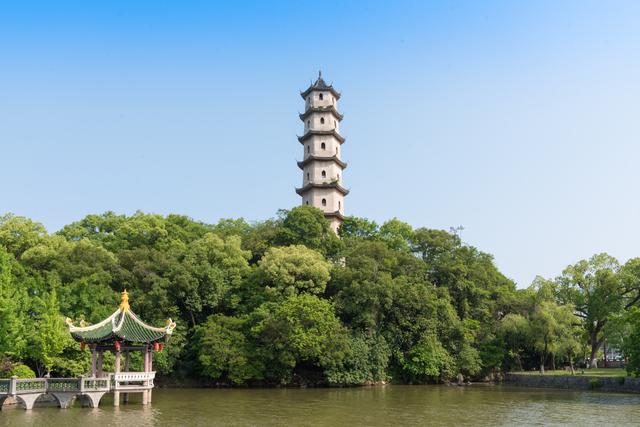 家门前的臭水沟