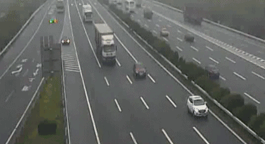 保持良好视野_雨天行车安全_雨天安全出行标语