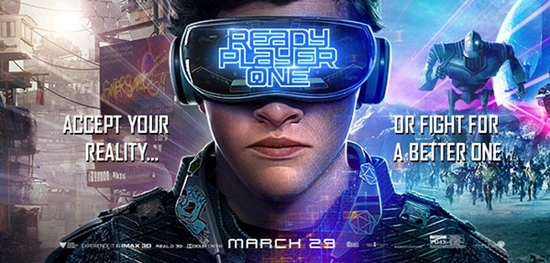 2018年上映的电影《头号玩家》，被认为呈现了最符合当今人类想象的元宇宙形式。在电影中，男主角戴上VR头盔，就能进入另一个极其逼真的虚拟游戏世界——“绿洲”。图为《头号玩家》海报。