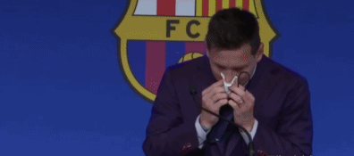 梅西亲口承诺回归巴萨！领奖哽咽告白：巴萨是我的家，我的归宿！_梅西离开巴萨原因_梅西巴萨告别新闻发布会