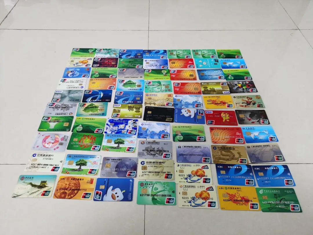 银行卡85张、电脑4台、手机35台,冻结资金1000多万元,涉案流水超过10亿!