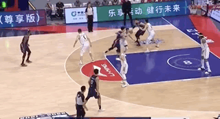 韩德君李晓旭刘志轩郭艾伦赵继伟_总冠军写真：杨鸣吻冠军鼎 赵继伟手捧双杯_辽宁队总决赛2022