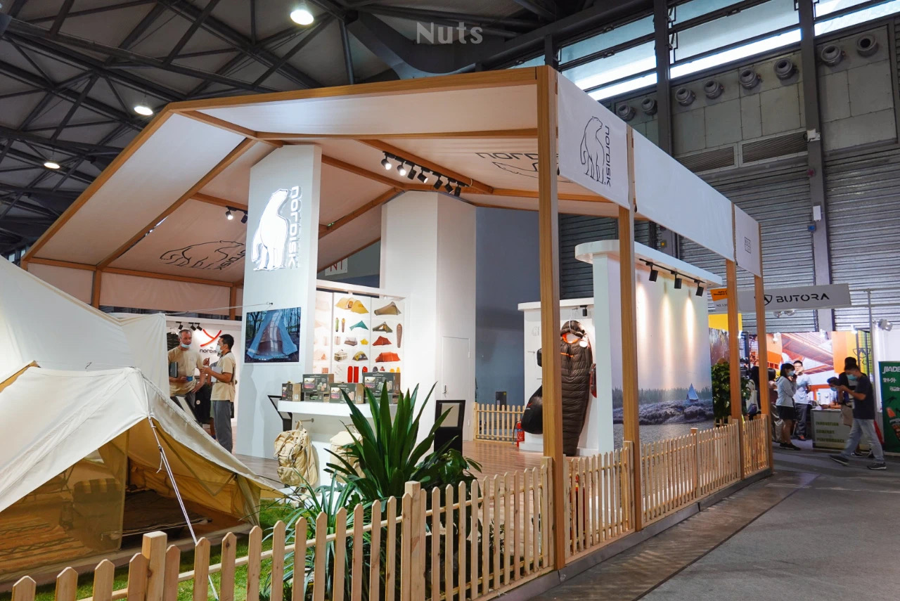Pitch a tent outdoors and make coffee by hand. This is the “wild luxury” popular among the urban middle class.插图3 Pitch a tent outdoors and make coffee by hand. This is the “wild luxury” popular among the urban middle class.插图3