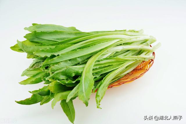 冬天最适合多吃8种绿色蔬菜，含有丰富的钾和维生素b，对身体好