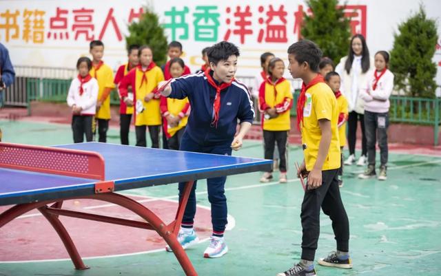 世界冠军邓亚萍：能让我儿子拿乒乓球冠军，秘诀就是……