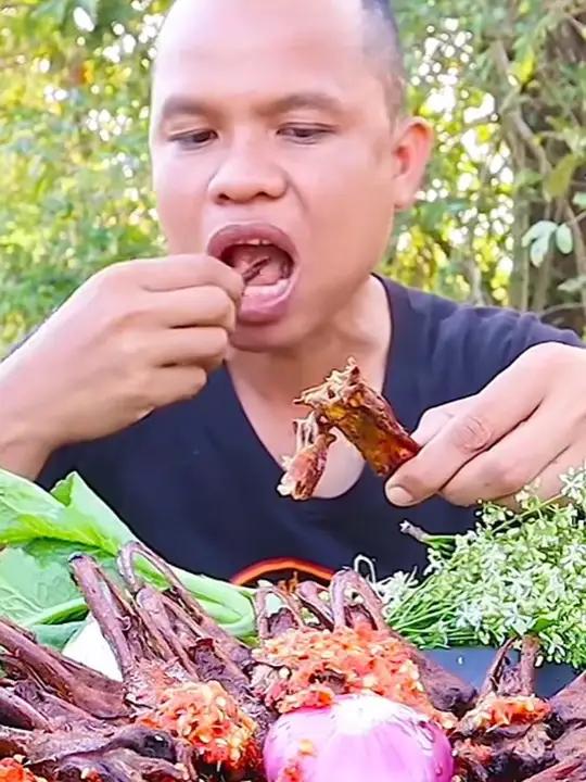 香酥可口的碳烤鸭头 美食抖音美食户外美食泰国美食内容启发搜索