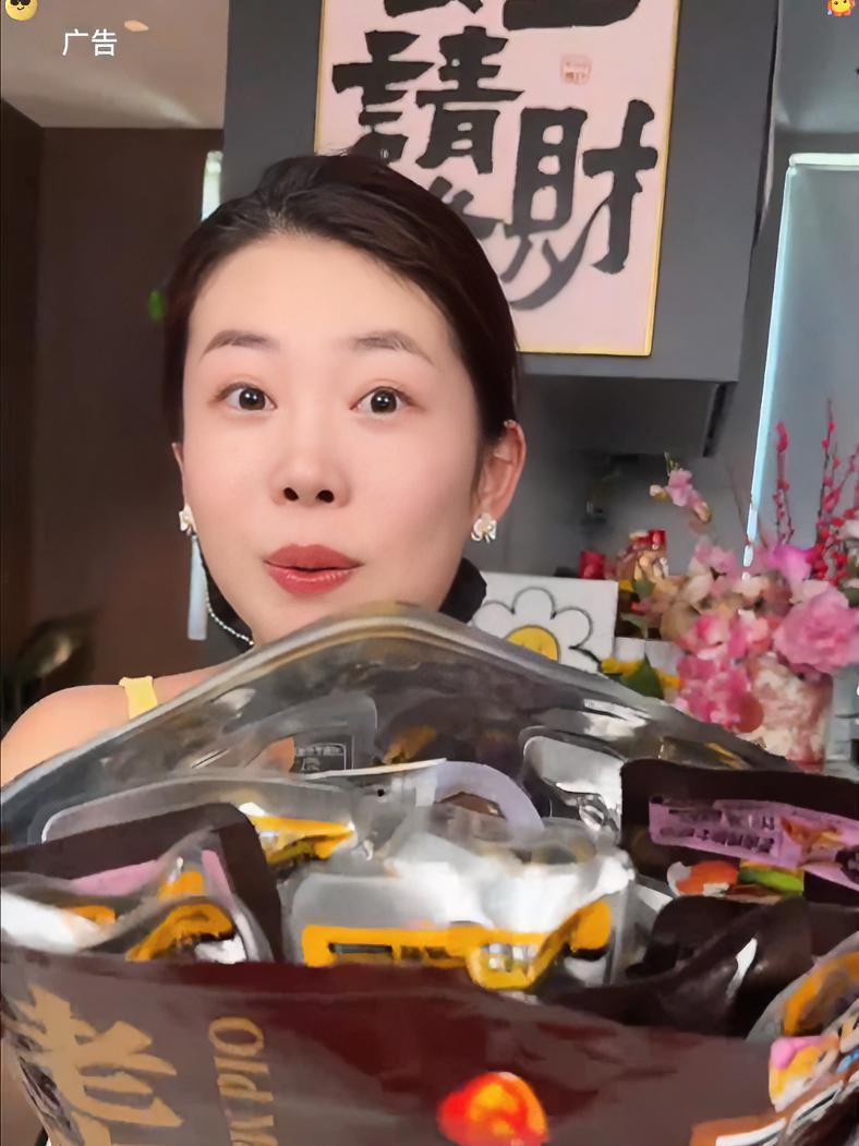 妈呀满满一大包整整39包!真的太划算了还是三只松鼠大品牌 辣卤大礼包 老卤鸭货 卤货 三只