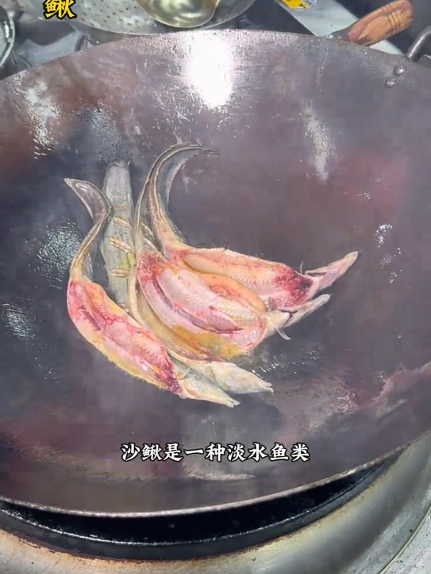 湖南岳阳小罗鱼蟹馆,这种沙鳅鱼你见过吗?今天长见识了!