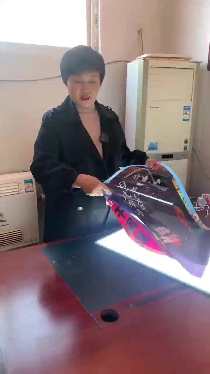 广告灯箱片更换更方便可重复利用的广告灯箱