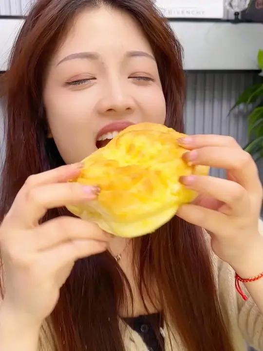 早餐包子吃腻了？来试试这款椰蓉面包！早八人的早餐椰蓉面包