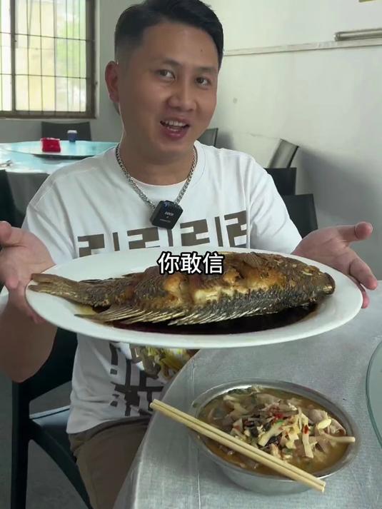 龙隆花100块钱吃一条2斤罗非鱼，煎得金黄酥脆，味道绝了
