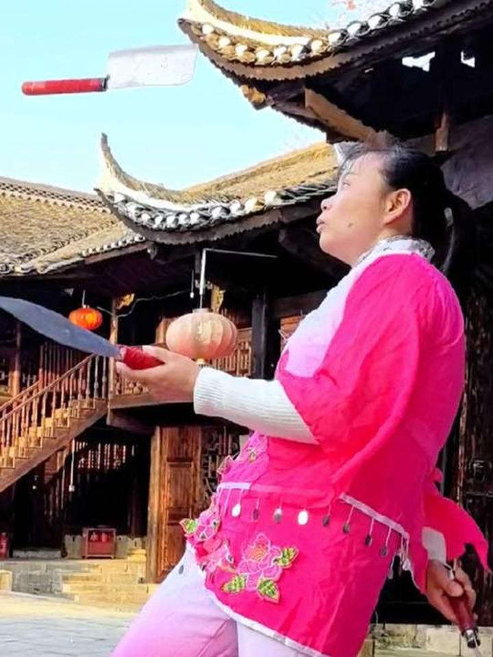 中国土家第一村双凤村，现在变化大还在搞开发