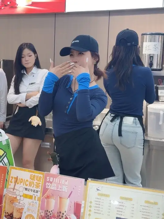 甜美可爱的奶茶妹妹！