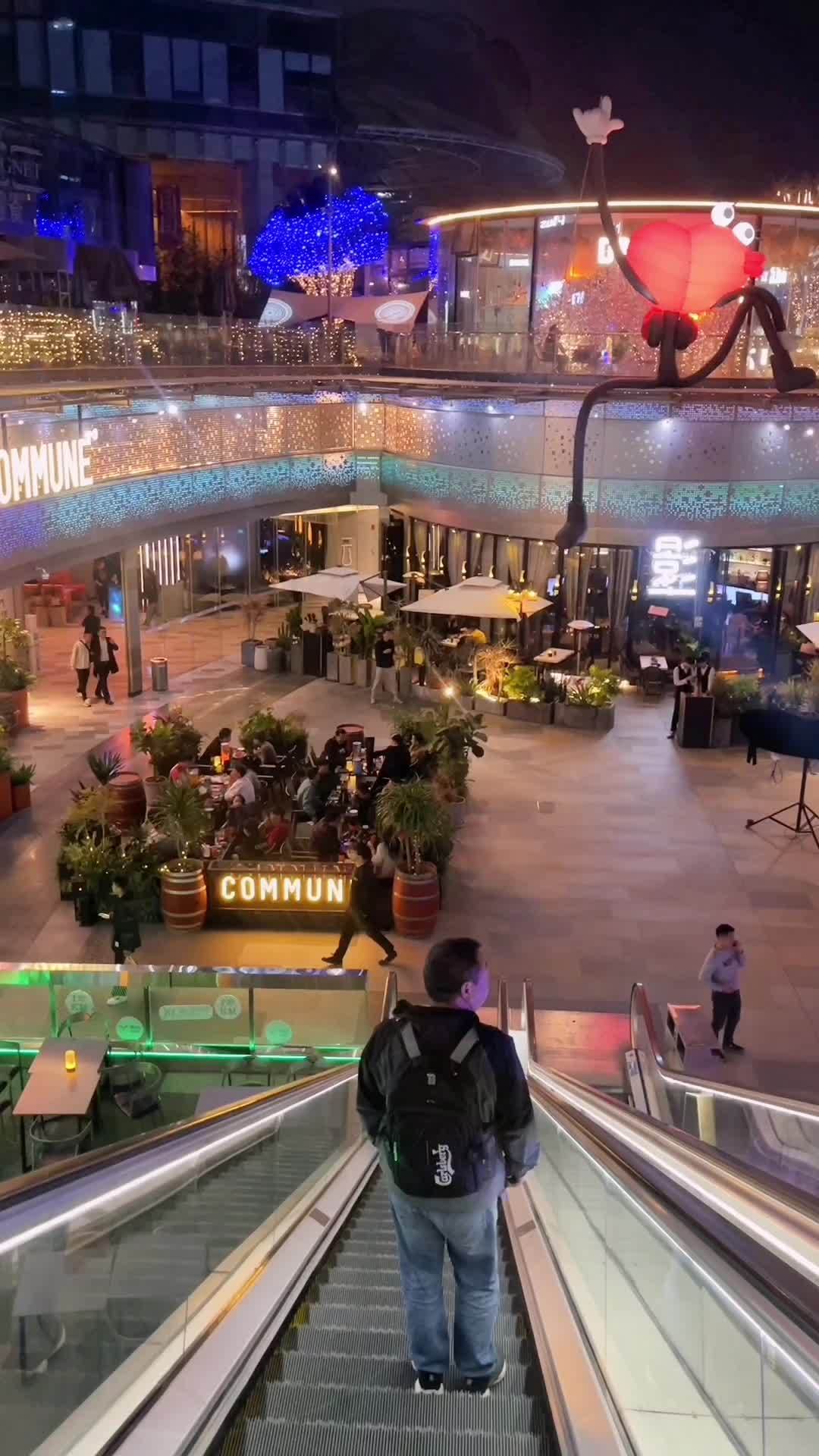 超级夜市(不一样的喝酒体验,因为好吃的多 很多吃的在其他酒吧都没有 例如烧烤 过桥米线、卤