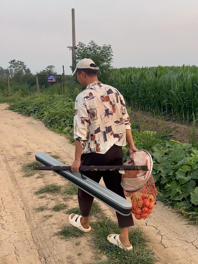 水下水下来，钓鱼佬从不空军！钓鱼佬从不空军 钓鱼人最后的倔强